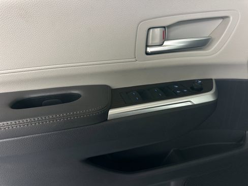 Used 2024 Toyota Sienna XLE image 10