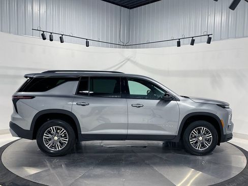 Used 2026 Chevrolet Traverse LT image 10