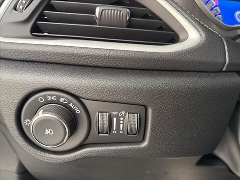 New 2026 Chrysler Pacifica Select image 11