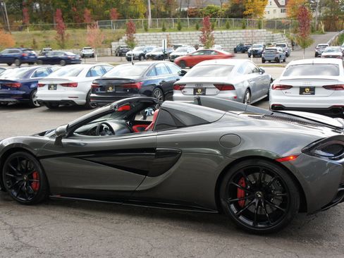 Used 2019 McLaren 570S Spider image 7