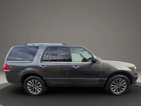 Used 2016 Lincoln Navigator Select image 4