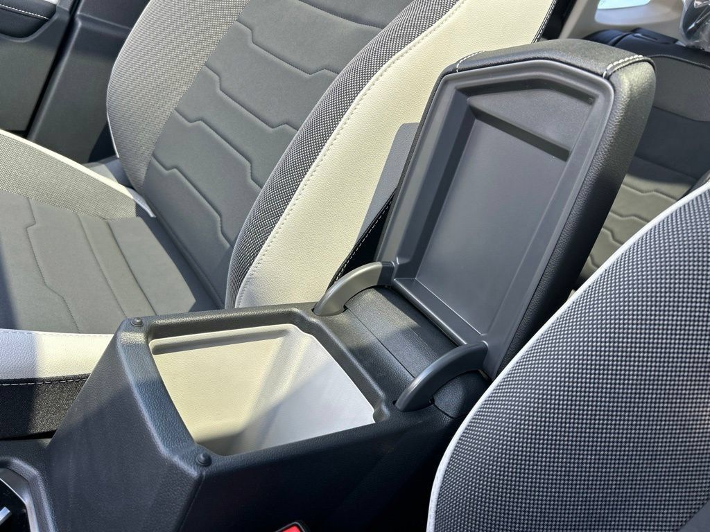 New 2026 Volkswagen Taos SE FWD image 38