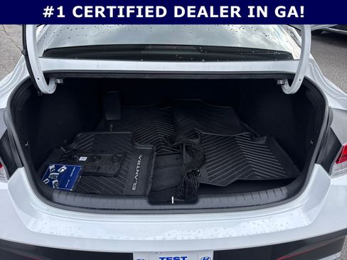 Certified 2025 Hyundai Elantra SEL image 18