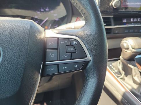 Used 2024 Toyota Sienna XLE FWD image 16