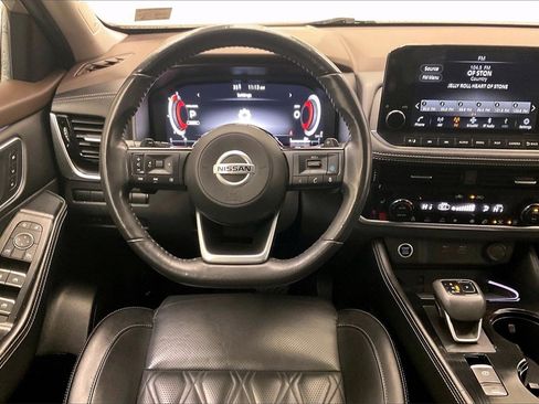 Certified 2021 Nissan Rogue Platinum image 4