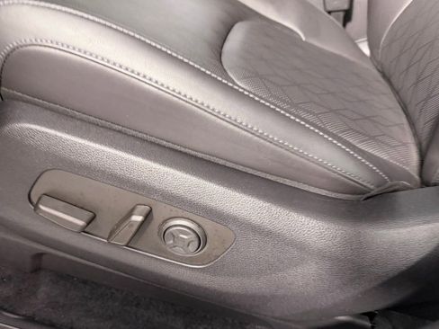 Used 2025 Kia Carnival EX image 26