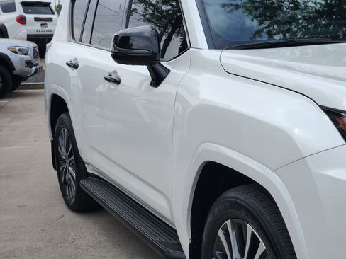 Used 2024 Lexus LX 600 4WD w/ Appearance Package image 8