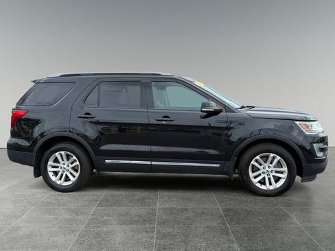 Used 2017 Ford Explorer XLT FWD image 7