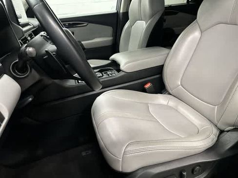 Used 2025 Honda Pilot EX-L image 10