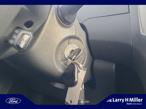 Used 2009 Toyota Yaris 2-Door Hatchback image 29