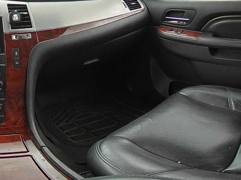 Used 2012 Cadillac Escalade Premium AWD/4WD image 22