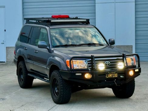 Used 2004 Toyota Land Cruiser image 2