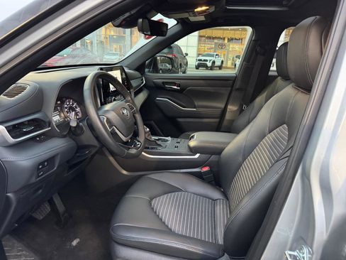 Certified 2024 Toyota Highlander XSE image 8
