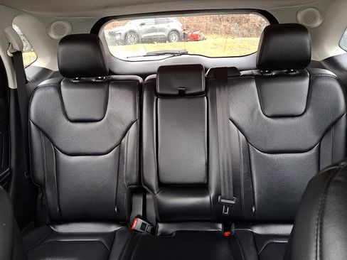 Used 2019 Ford Edge Titanium image 19