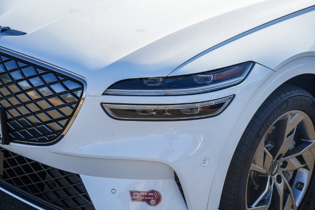Used 2025 Genesis Electrified GV70 AWD/4WD image 10