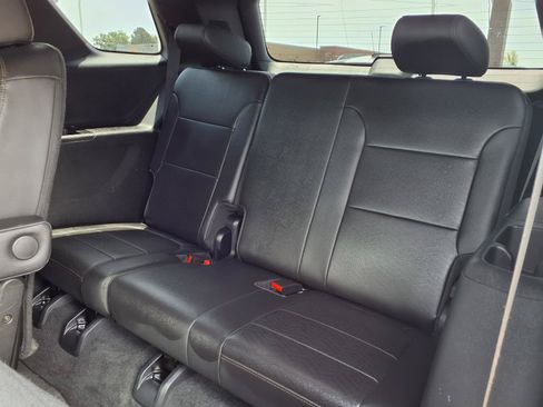 Used 2023 Chevrolet Traverse High Country FWD image 19
