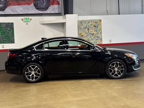 Used 2017 Buick Regal Sport Touring FWD image 3