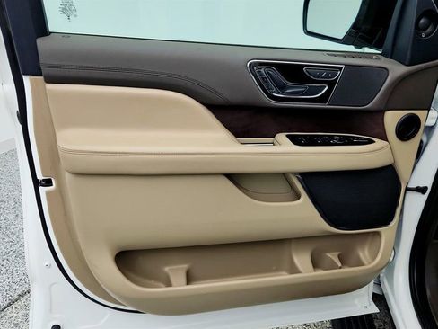 Used 2023 Lincoln Navigator 4WD image 10