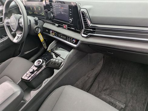 Used 2023 Kia Sportage LX image 34