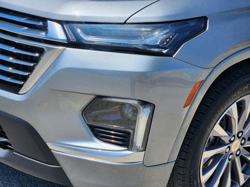 Used 2023 Chevrolet Traverse Premier FWD image 28