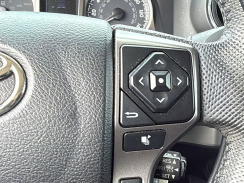 Used 2022 Toyota Tacoma SR5 RWD image 30