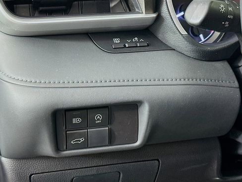 Used 2023 Toyota Highlander XLE FWD image 10