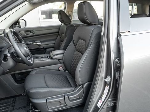 Used 2024 Nissan Pathfinder S image 11