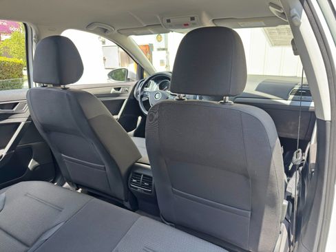 Used 2019 Volkswagen e-Golf SE w/ Driver Assistance Package FWD image 31