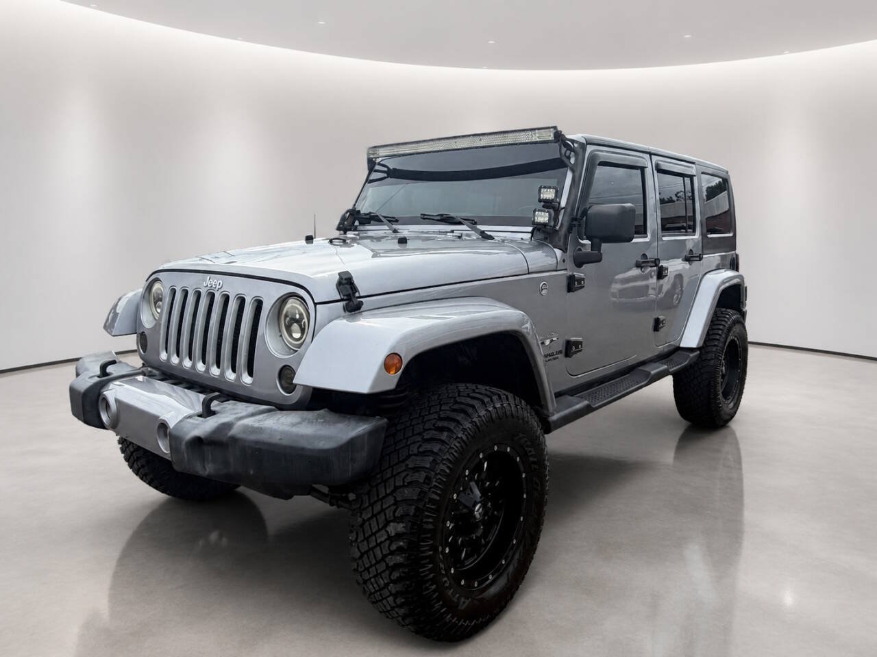 Used 2017 Jeep Wrangler Unlimited Sahara AWD/4WD image 2