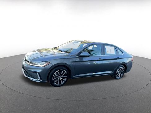 Used 2025 Volkswagen Jetta SE image 7