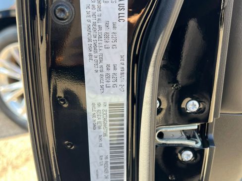 Used 2017 Chrysler 300 Limited image 23