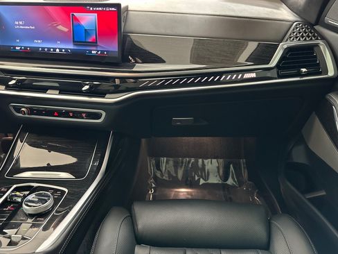 Certified 2025 BMW X7 M60i AWD/4WD image 30
