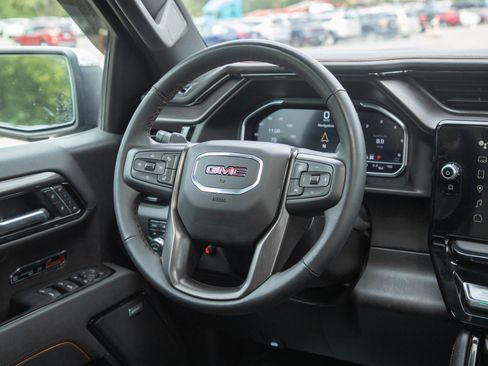 Used 2025 GMC Sierra 1500 AT4 w/ Technology Package AWD/4WD image 14
