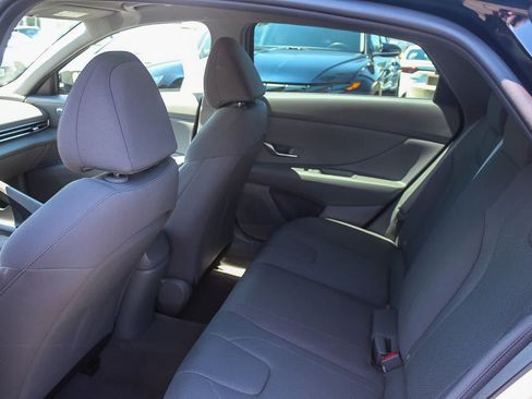 Certified 2023 Hyundai Elantra SE FWD image 23
