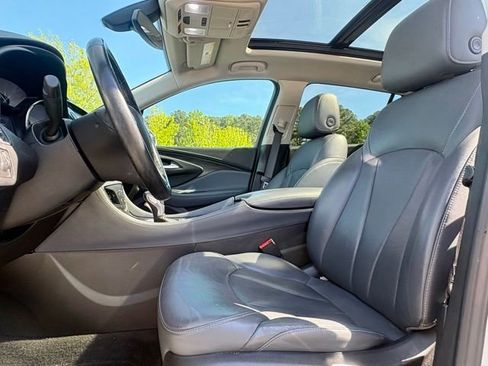 Used 2019 Buick Envision Essence FWD image 17