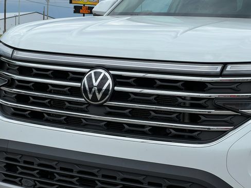 Used 2024 Volkswagen Atlas SE AWD/4WD image 42