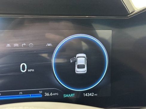 Certified 2024 Hyundai Elantra SEL image 18