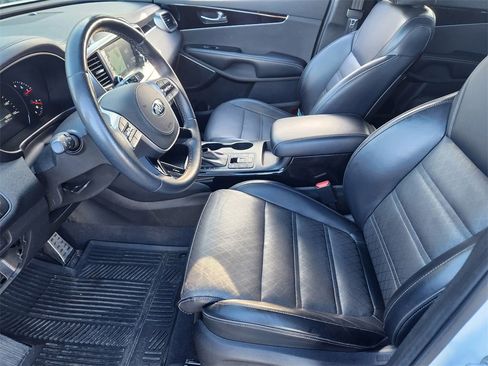 Used 2019 Kia Sorento SX image 9