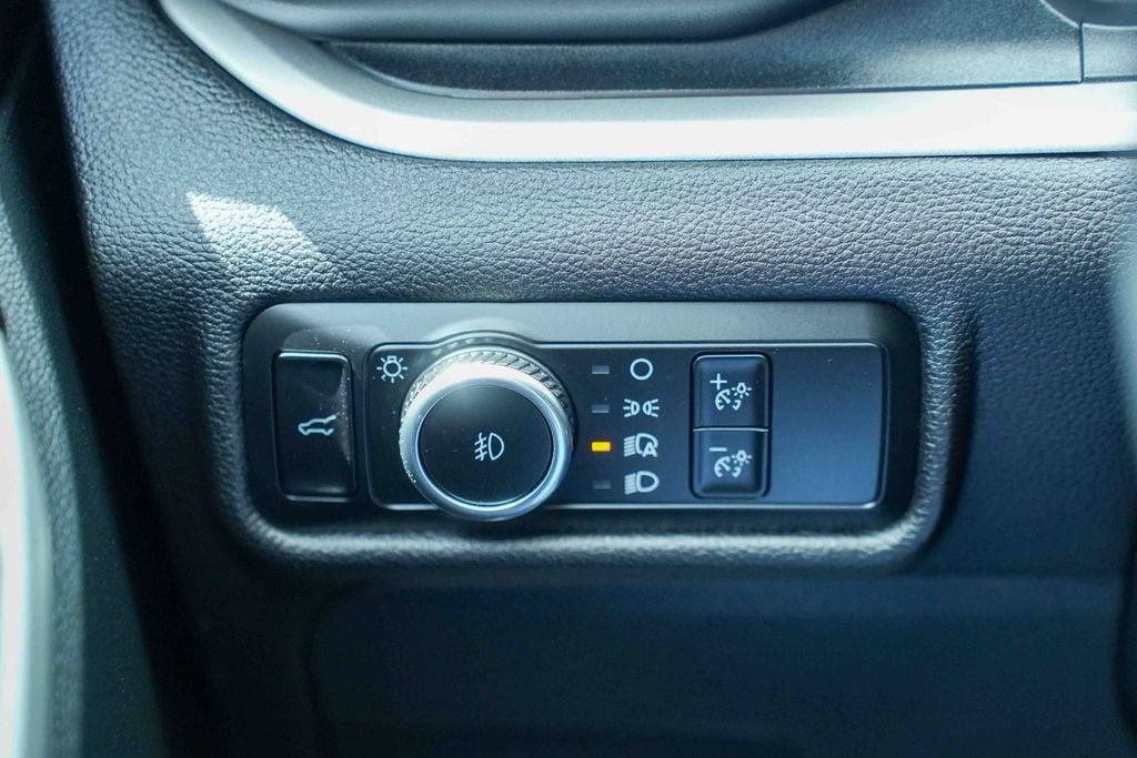 Used 2023 Ford Explorer XLT w/ Equipment Group 202A AWD/4WD image 29