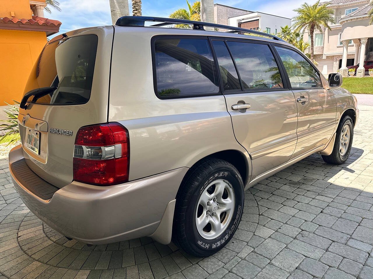Used 2005 Toyota Highlander 2WD V6 w/ 3rd Row image 31
