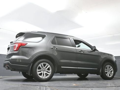 Used 2018 Ford Explorer XLT w/ Equipment Group 202A AWD/4WD image 22