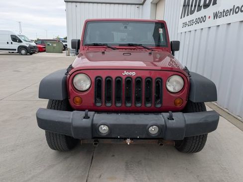 Used 2013 Jeep Wrangler Unlimited Rubicon w/ Connectivity Group AWD/4WD image 19