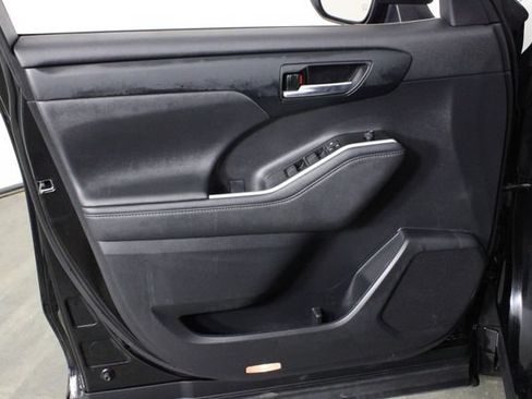 Used 2023 Toyota Highlander XLE FWD image 20