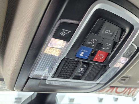 Used 2024 RAM 3500 Laramie image 33