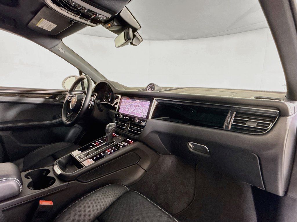 Used 2024 Porsche Macan AWD/4WD image 17