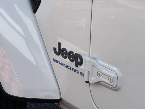 Used 2024 Jeep Wrangler Unlimited AWD/4WD image 12