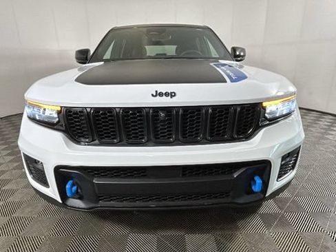 Used 2022 Jeep Grand Cherokee Trailhawk AWD/4WD image 7