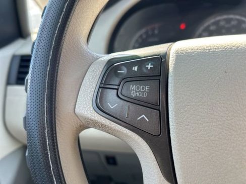 Used 2011 Toyota Sienna LE image 14