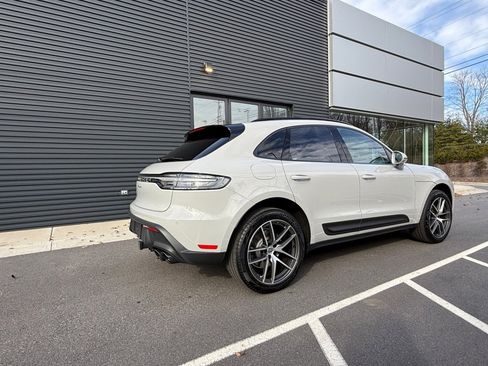 Certified 2025 Porsche Macan image 7