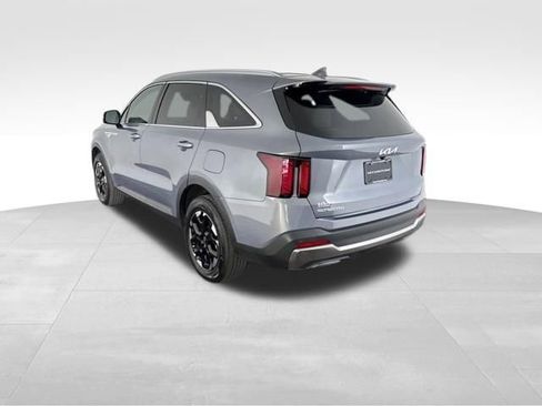 Certified 2025 Kia Sorento S AWD/4WD image 9